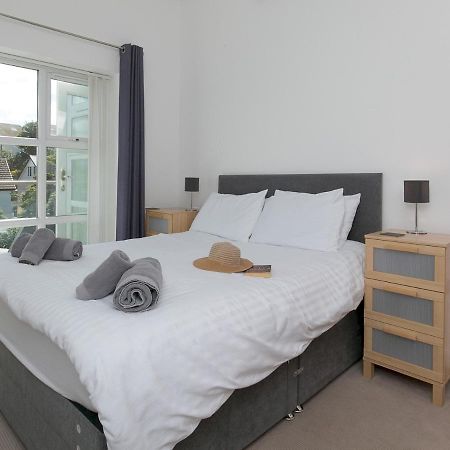 Pass The Keys 2 Bed Sea View Apartment With Balcony Parking Benllech Dış mekan fotoğraf