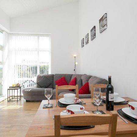 Pass The Keys 2 Bed Sea View Apartment With Balcony Parking Benllech Dış mekan fotoğraf