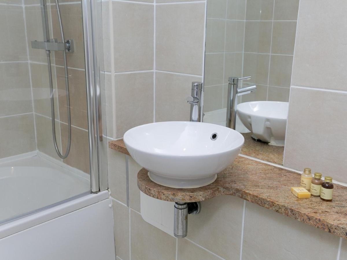 Pass The Keys 2 Bed Sea View Apartment With Balcony Parking Benllech Dış mekan fotoğraf