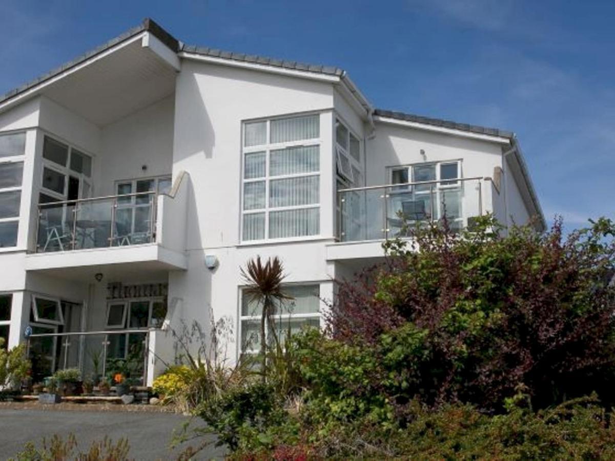 Pass The Keys 2 Bed Sea View Apartment With Balcony Parking Benllech Dış mekan fotoğraf