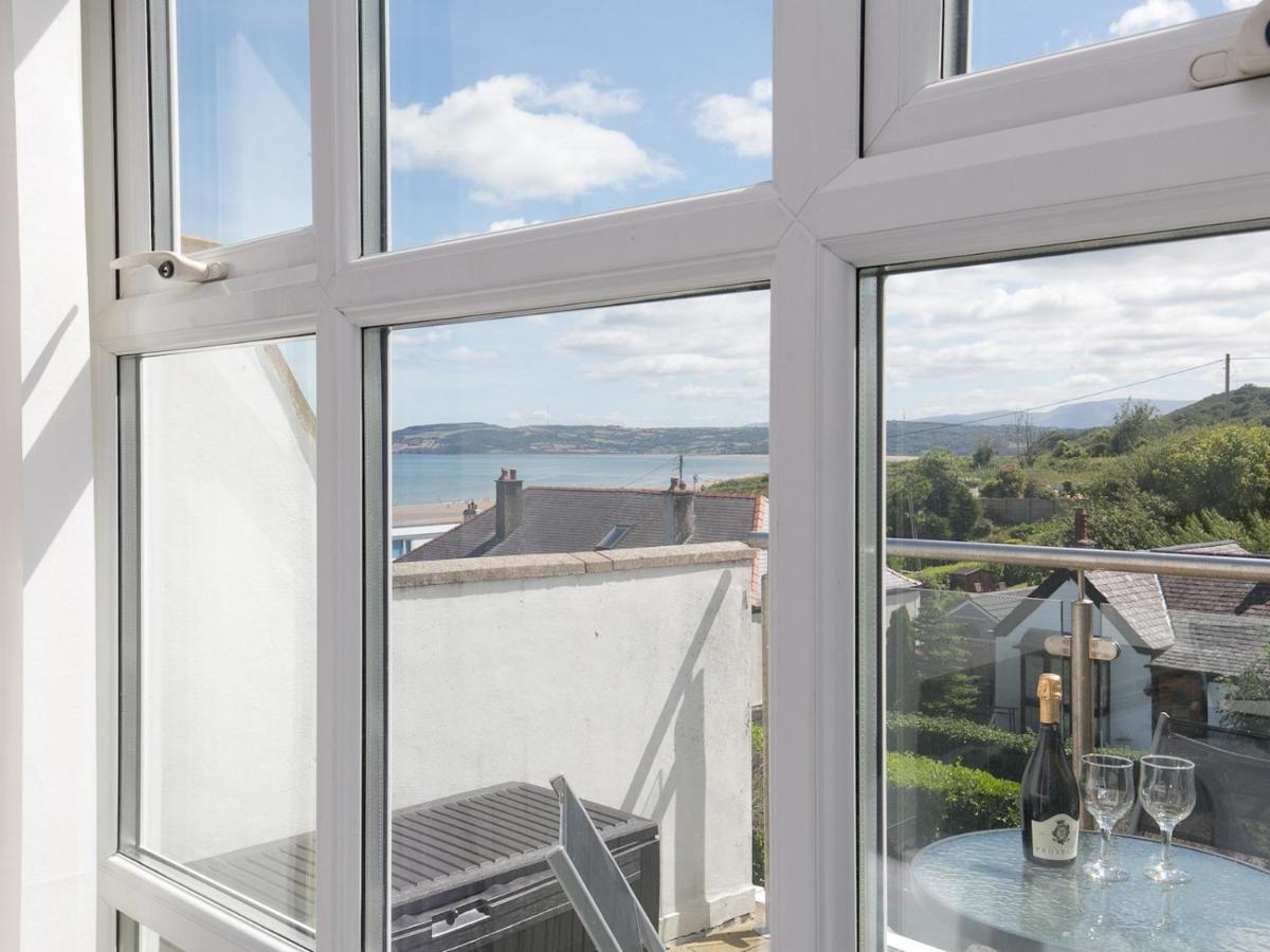 Pass The Keys 2 Bed Sea View Apartment With Balcony Parking Benllech Dış mekan fotoğraf